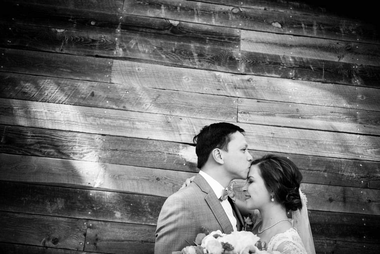 gardener-ranch-laughing-floral-wedding-photography-candid-31